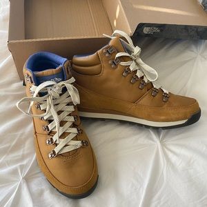 BNWT North Face back to Berkeley Redux boot